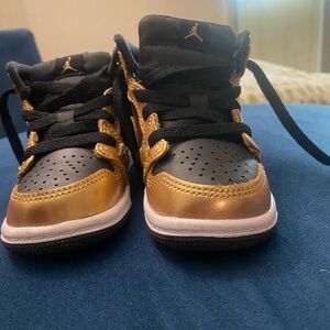 Jordan Kids' Sneakers in Black and Gold